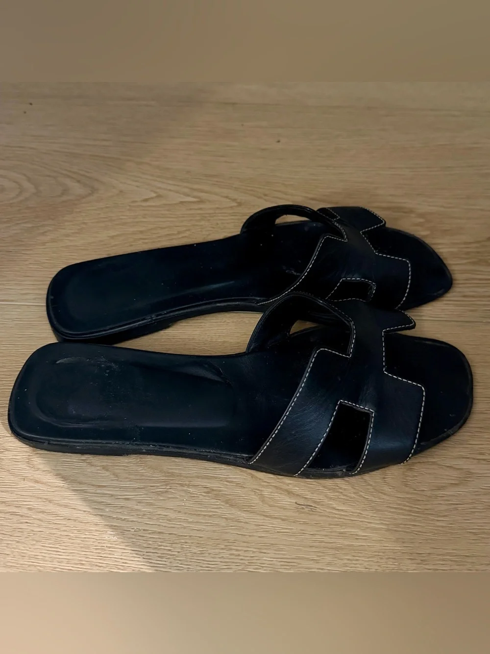 Hermes oran sandals black size 39.5